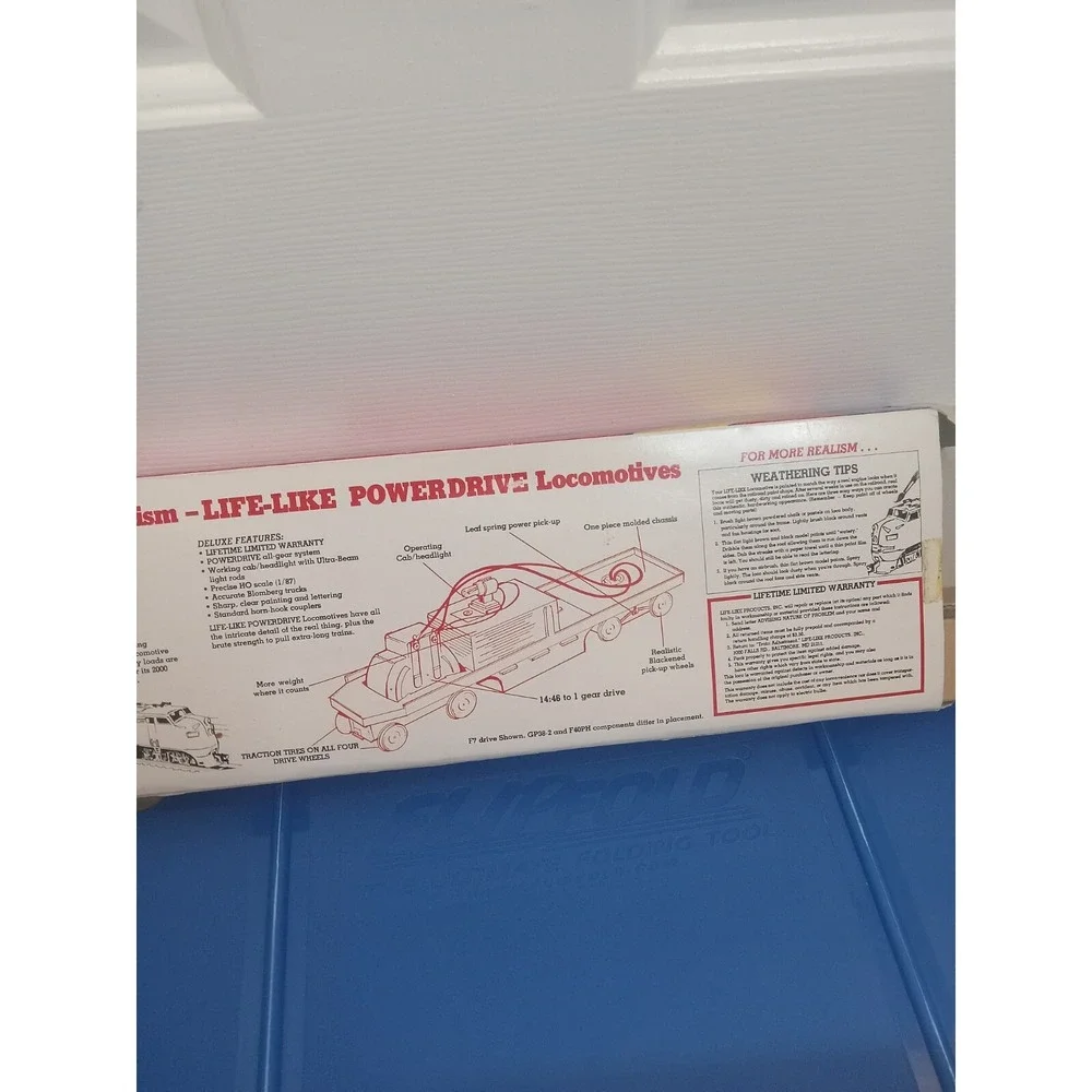 LIFELIKE‎ #8663  B&O CHESSIE SYSTEM Locomotive & Caboose #4810 w Box  HO